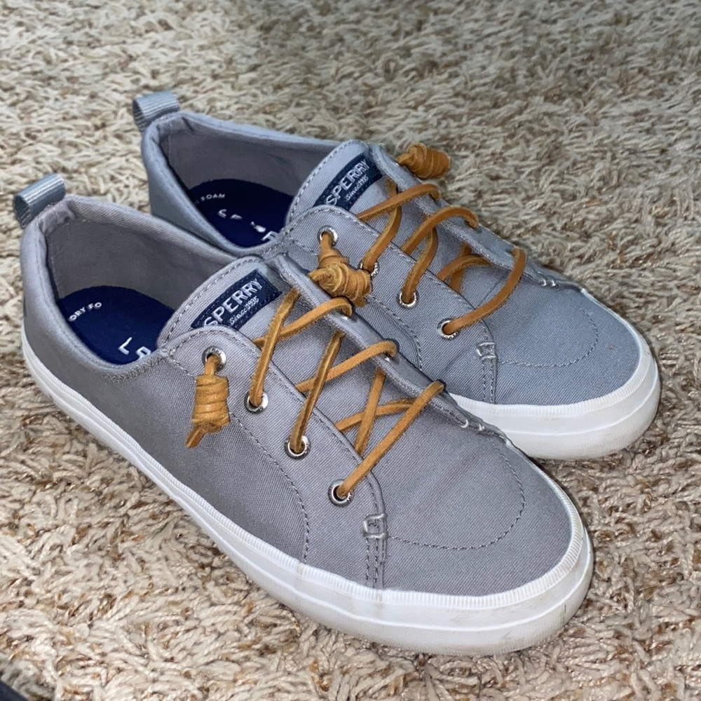 Grey sperrys